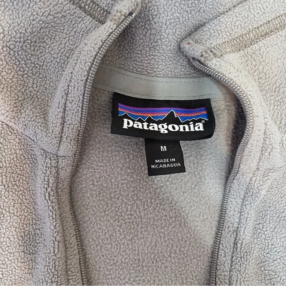 Patagonia Men's Micro D Quarter Zip Pullover Sweater in Grey‎ Medium
